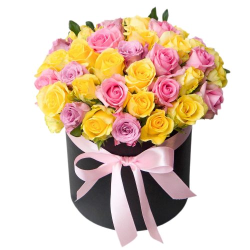 Цветы в шляпной коробке «Ассорти роз»