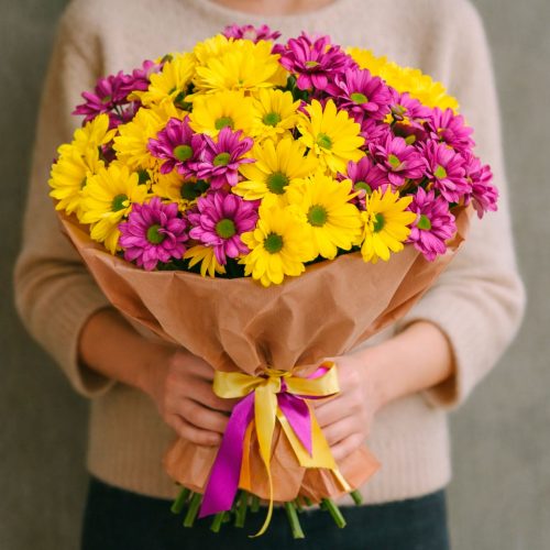 Флористический букет «Яркая нежность»